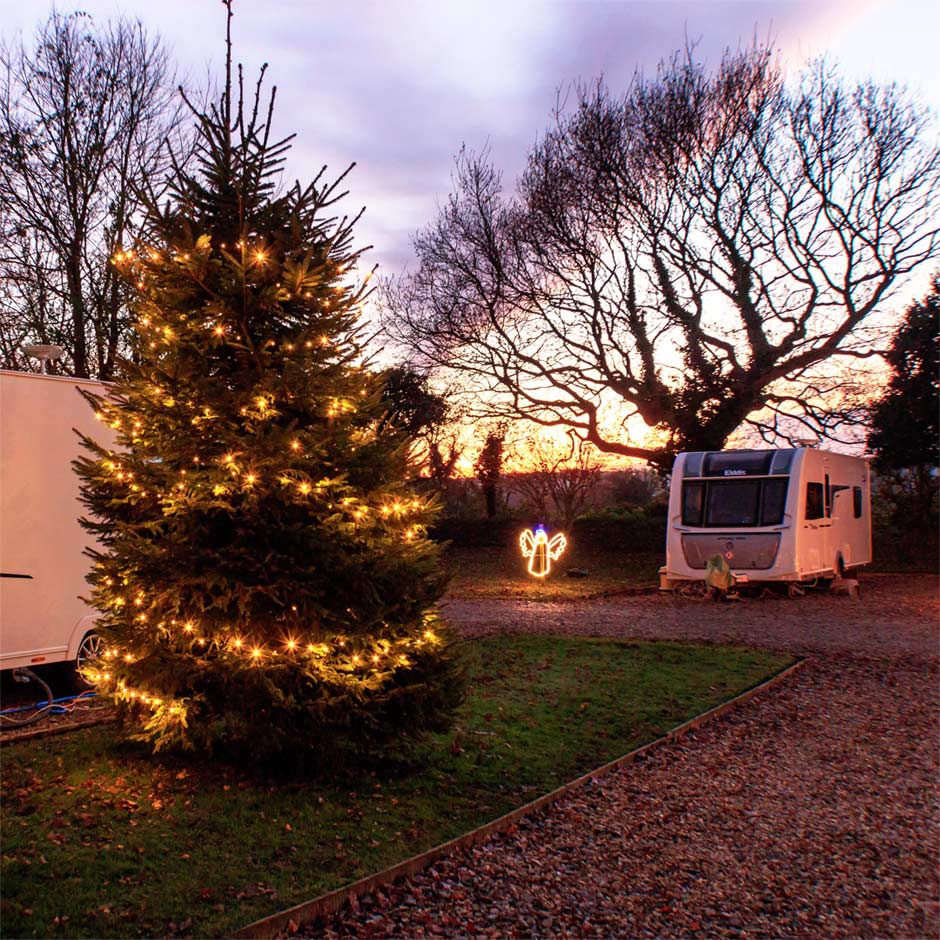 BathCaravanPark's tweet photo. #FestiveBreaks for #ChristmasMarkets
โ
16A HookUp
โณ๏ธ5โญ๏ธFacilities
๐ปHotel-Style Shower/WC's
โณ๏ธClub Discount
๐ถ2 Dogs Free
๐ถOnsite Dog Walk
๐ฆChew Valley Lake, 10min walk
๐๏ธ Visit Bath & Bristol
๐ฒ๐ทLocal Pub
Look here: https://t.co/M4ncvnUaCH https://t.co/iwIrFVOQLv