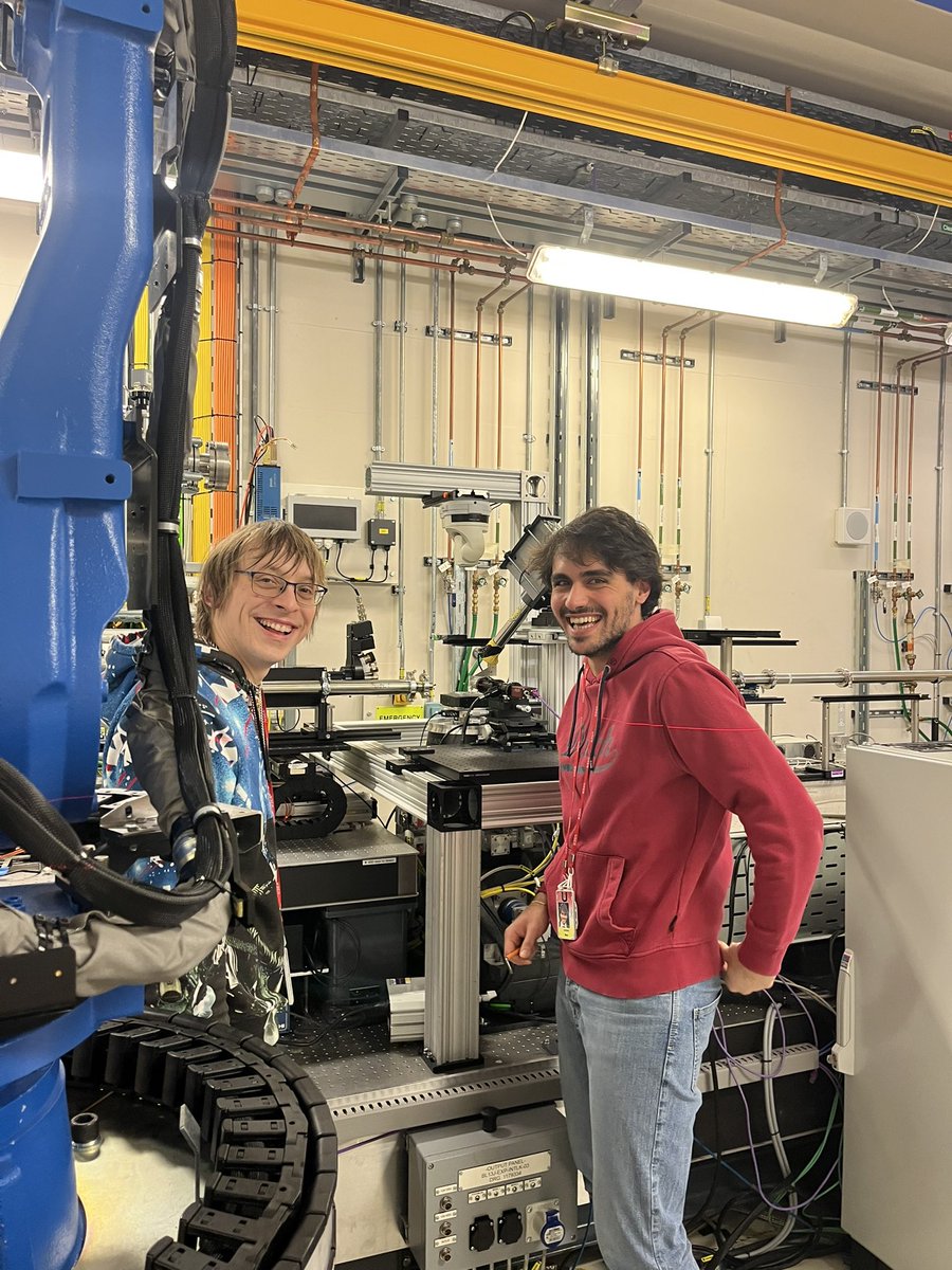 An absolute pleasure to be back at the @DiamondLightSou running more #ptychography scans of 3D printed scaffolds. Also fantastic to be joined this time by David and Andrea. All smiles despite the late nights! @msesheffield @RoyceSheffield @insigneo