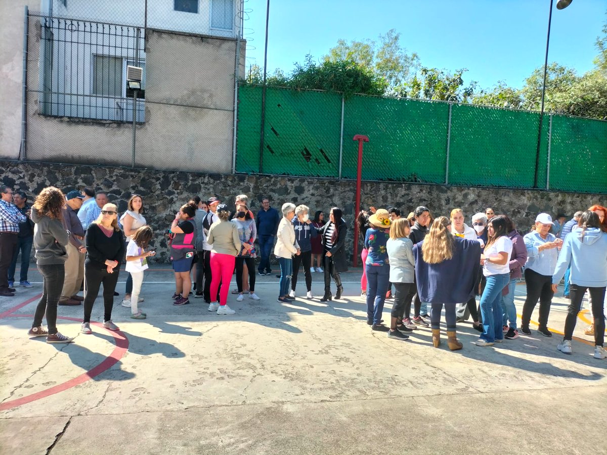 Un gusto saber que mis vecin@s ya están recibiendo agua ¿ya ven cómo si pueden hacer su trabajo @SacmexCDMX? Agradezco a la <a href="/TlalpanAl/">Alcaldía Tlalpan</a> por su apoyo y gestión para la solución de OTRO problema de sistema de aguas. 

#EstamosenACCIÓN