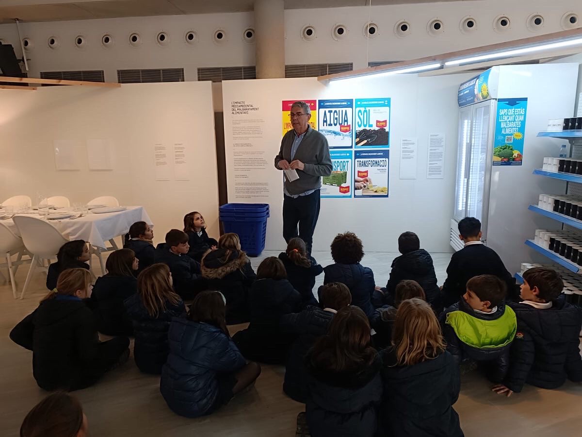 VedrunaGirona's tweet photo. El passat dimecres, els alumnes de 4t vam anar a veure l’exposició que es fa en motiu del 35è aniversari del Banc d’Aliments.
Som conscients de tot el que no es menja?
#escolacompromesa
#intensament
#decididament
#PRIvedruna
#Vedruna
#VedrunaGirona
@VedrunaCat @BancAlimentsGir https://t.co/DUtcuPLC1m