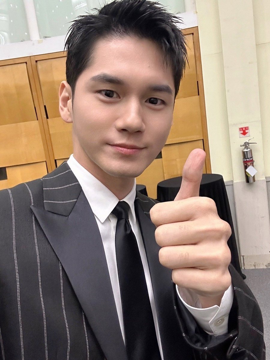 ✨221209 제 58회 대종상영화제 #옹성우✨

‘뉴웨이브상’을 수상하게 된 옹성우❤️
모두 위로 여러분의 응원과 사랑 덕분입니다🥺
앞으로도 옹성우에게 많은 응원과 사랑 부탁드립니다❣️

#ONGSEONGWU