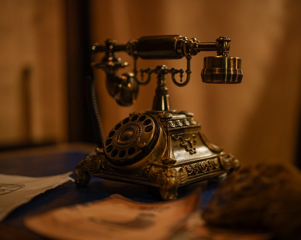 In an Immersive Theatre show, if you saw a phone, would you expect it to work?