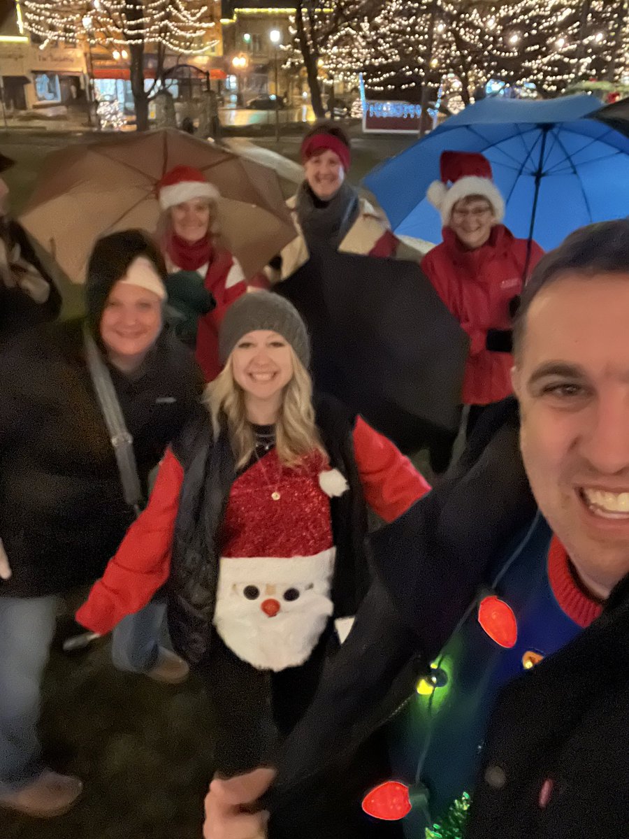 Early crowd gathering to get on the <a href="/TODAYshow/">TODAY</a> on <a href="/nbcchicago/">NBC Chicago</a> from the <a href="/realwoodstockil/">Real Woodstock</a> square! <a href="/radiojoecicero/">Joe Cicero</a> <a href="/TinaBree2/">Tina Bree</a>
