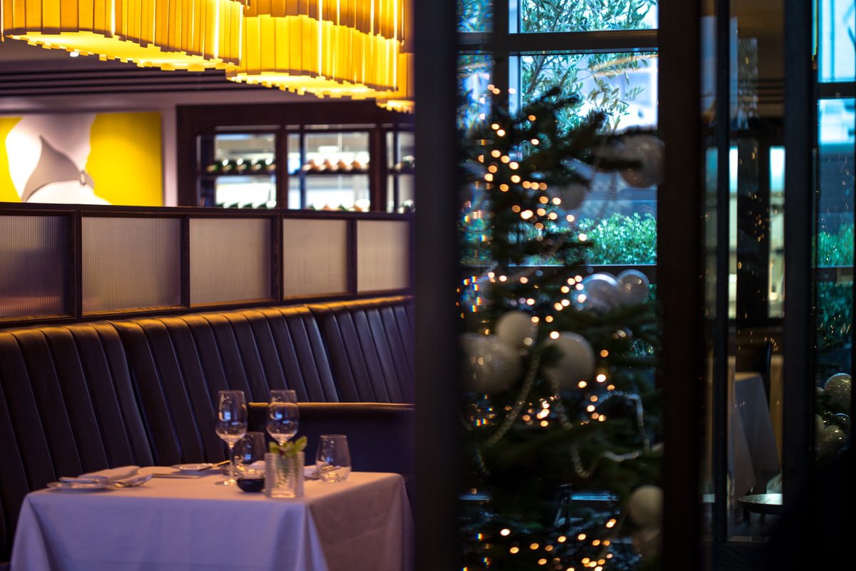 Feeling festive at Eight Club 🎄

Have you seen all of our Christmas trees? Take a pic and tag us to be featured in our page!

.
.
.
.
.
#EightClub #membersclub #Christmas #ChristmasatEightClub #festiveseason #christmas2022  #christmastime #restaurants #Quartier