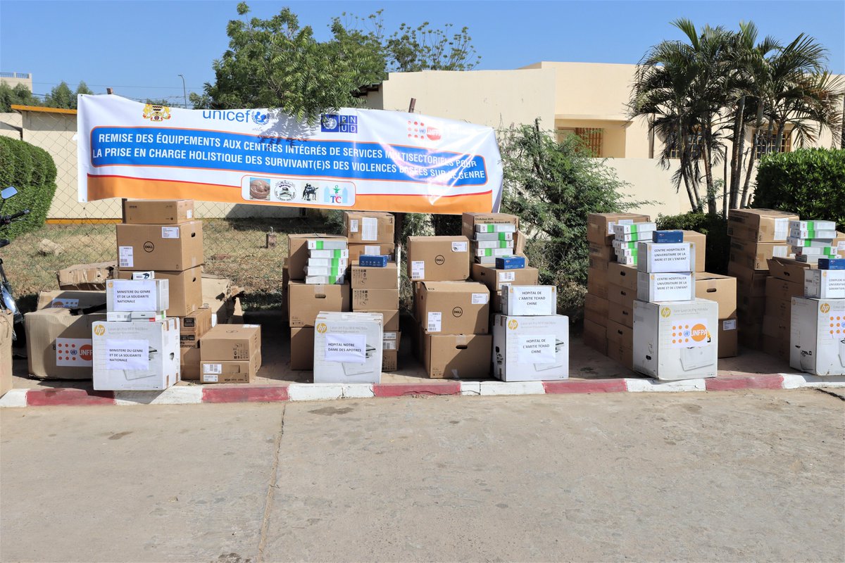 PNUD_Tchad's tweet photo. #16JoursdActivisme
Dans le cadre de la lutte contre les #VBG, @OnuTchad a remis un important lot d'équipements aux Centres Intégrés de services Multisectoriels pour la prise en charge holistique des survivant.e.s des VBG.
#One_UN #VBG #ODD5 https://t.co/P8jg4f43i9