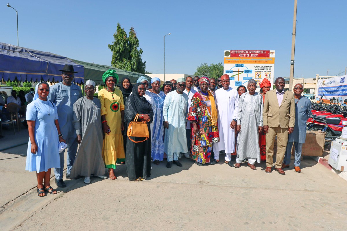 PNUD_Tchad's tweet photo. #16JoursdActivisme
Dans le cadre de la lutte contre les #VBG, @OnuTchad a remis un important lot d'équipements aux Centres Intégrés de services Multisectoriels pour la prise en charge holistique des survivant.e.s des VBG.
#One_UN #VBG #ODD5 https://t.co/P8jg4f43i9