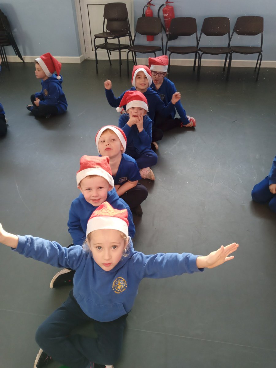 stmandmyear1's tweet photo. Year 1 all ready and completing Santa Dash in PE for #Fitmas @SolihullNorth @SSolihullSSP #12daysofFitmas #healthyElfie 🎅🏃‍♂️🎅🏃‍♂️🎅 https://t.co/5L8U5pxjA5