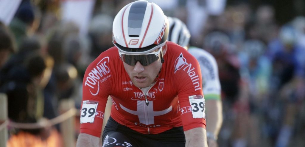 Vrijdag, de dertiende: Kevin Kuhn is de koning van de eerste rechte lijn

wielerflits.be/nieuws/vrijdag…

🇨🇭 #Vrijdag13 #veldrijden #cyclocross #CX #Kuhn #crossen <a href="/kuhn_kev/">Kevin Kuhn</a> @tormanscross