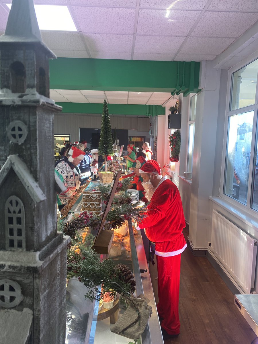 PlymColKitchen's tweet photo. Santa serving Christmas lunch @PlymouthCollege https://t.co/IKQ1b3WOsi