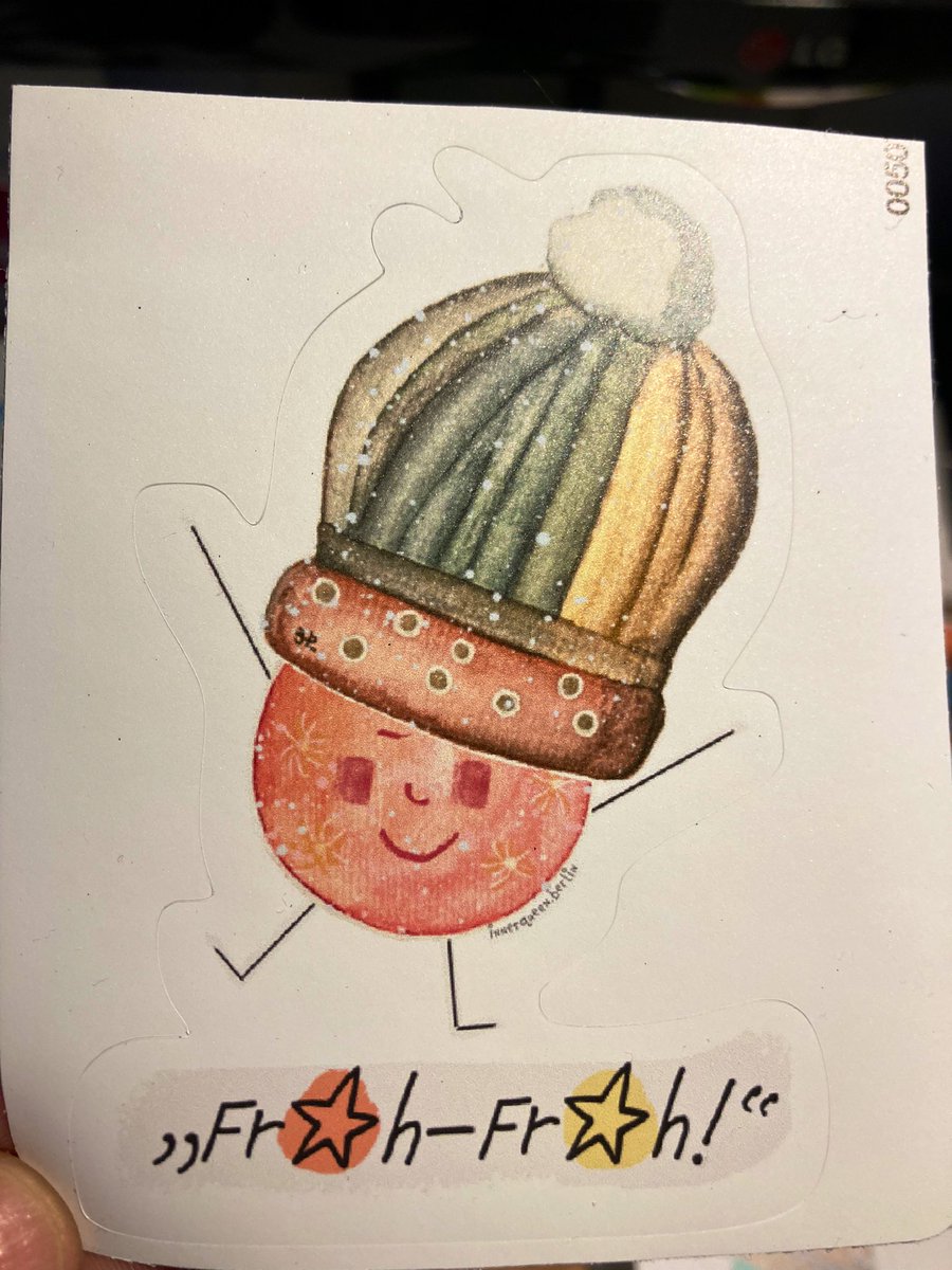 JoLenzArt's tweet photo. 🧑🏼‍🎨 Na, wer kennt die noch?
So oder so geht’s mir gerade.
Hatte ich die nicht auch auf nem Winter-Weihnachts-Hoodie? 🤔
Werde ich am Wochenende überprüfen 😅
#jokritzelt #kleineKunstklasse #Winterfreude #Weihnachtsfreude #Stickers https://t.co/nQAZfdxBof