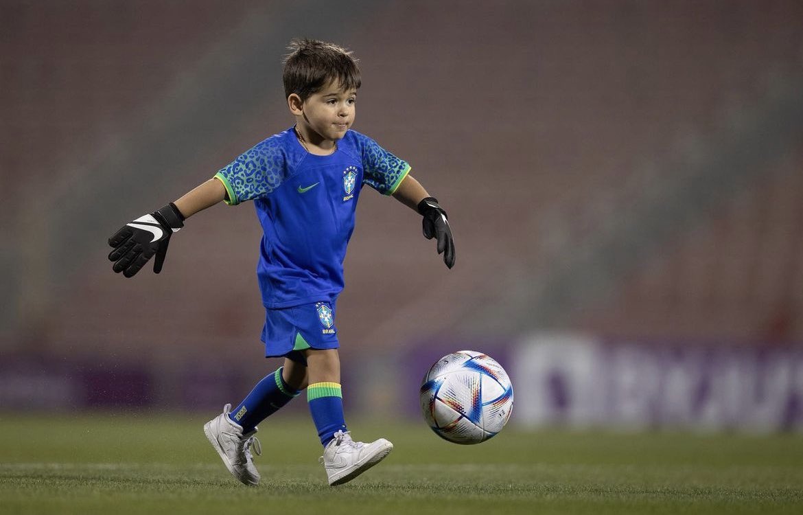 FWagsKids's tweet photo. Matteo Becker 🇧🇷💙💛💚

Pic: Natalia Loewe Becker 

#alissonbecker #nataliabecker #natalialoewebecker #matteobecker #brazilnt #brazilnationalteam #cbffutebol #selecaobrasileira #brazilianwags #braziliankids #fifaworldcup #fifaworldcup2022 #qatar2022 https://t.co/SkKHhJ3JV4