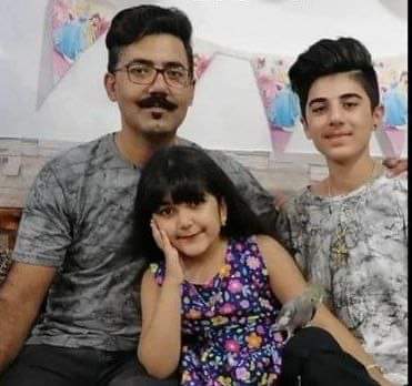 <a href="/mamadporii/">Amin Pouria ممد پوری</a> #رضا_آریا پدر دوفرزنده و به دلیل اعتراف اجباری لگد زدن به کتف یه بسیجی حکم اعدام براش بریدن دقت کنید؛ حکم اعدام