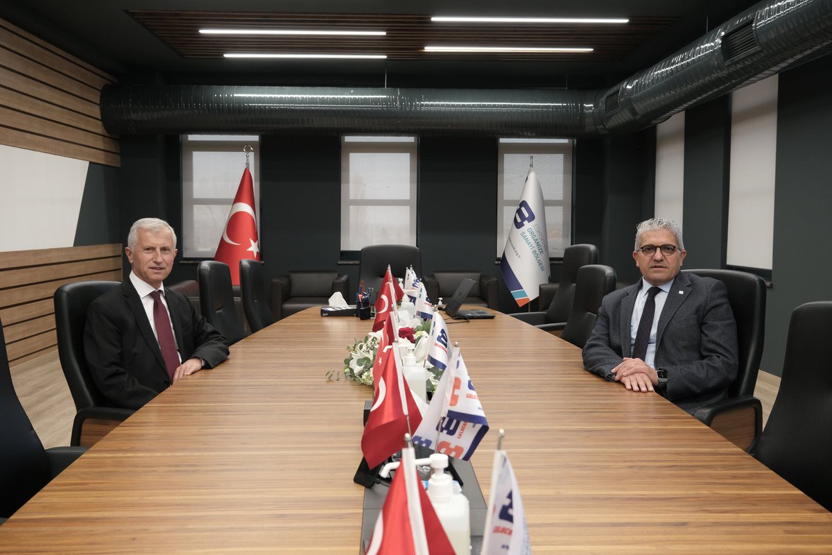 OsbEskisehir's tweet photo. Yönetim Kurulu Başkanımız Nadir Küpeli, Eskişehir Vali Yardımcısı Ali Çetin’i ağırladı. Yürütülen çalışmalar hakkında bilgi veren başkanımız Küpeli, "Türkiye'nin en büyük OSB'si olma yolunda çalışmalarımız sürüyor" dedi. #EOSB #AliÇetin
🔗https://t.co/2PcdtgDbgV https://t.co/RFeGeEg3xY