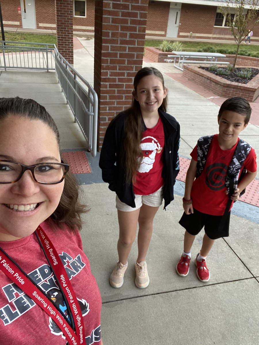 Mrs_EWard's tweet photo. Wards wearing #Red4Russell @freedomvolusia https://t.co/FqwbJmpz0t