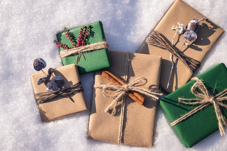 YHLMag's tweet photo. Looking for Christmas gift ideas, try your local independent health store!

Stephanie Caley, medical herbalist&amp; owner @caleyapothecary, Wymondham, Norfolk advises:
https://t.co/kXBr1iM0Hv

_
#Christmasgiftideas #healthshops #healthstores #shopindie #natural #giftoftea #candles https://t.co/cra99gmRks