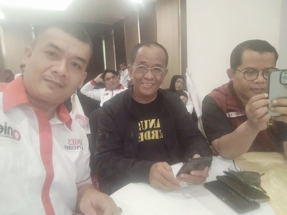 muhlisgrh's tweet photo. Bersama Manusia merdeka @msaid_didu https://t.co/YS5VXTTSfM