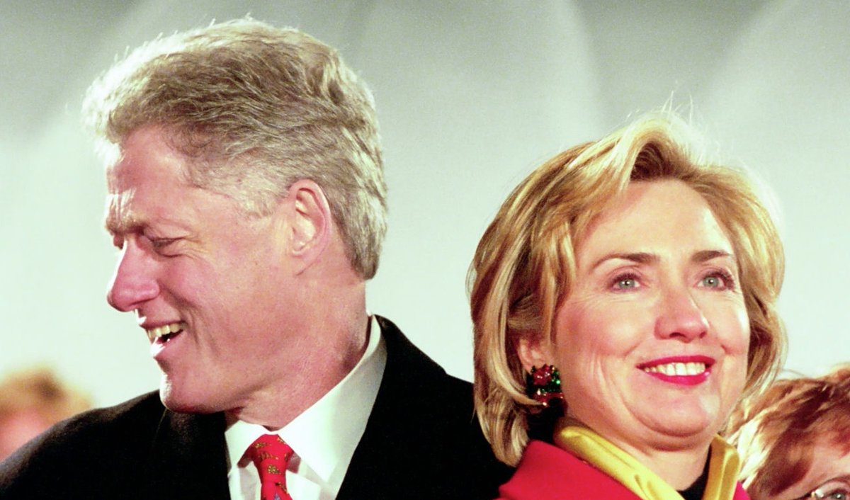 presidentmanny's tweet photo. 24 Years Ago Today, on #ThisDayInHistory, this photo of #President @BillClinton &amp; #FirstLady @HillaryClinton at the Pageant of Peace Tree Lighting Ceremony at the @WhiteHouse was taken on December 9, 1998 🇺🇸 @ClintonCenter @ClintonGlobal @WhiteHouseHstry #POTUS #POTUS42 #History https://t.co/kAKfVN5vJ4