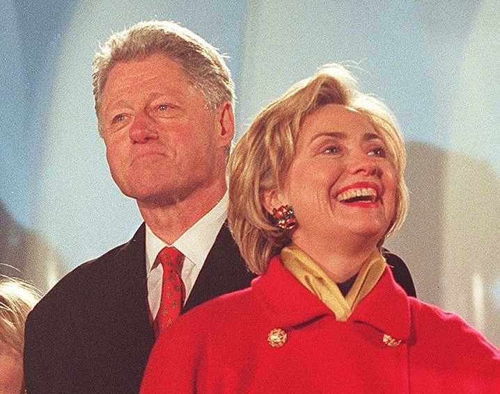 presidentmanny's tweet photo. 24 Years Ago Today, on #ThisDayInHistory, this photo of #President @BillClinton &amp; #FirstLady @HillaryClinton at the Pageant of Peace Tree Lighting Ceremony at the @WhiteHouse was taken on December 9, 1998 🇺🇸 @ClintonCenter @ClintonGlobal @WhiteHouseHstry #POTUS #POTUS42 #History https://t.co/kAKfVN5vJ4