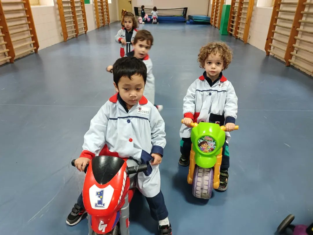 🌧️ 🛵🛵🛴🛴 A los alumnos y alumnas de 3 años del Sanra les encantan los días de lluvia 🌧️ 🛵🛵🛴🛴
#colegiosanramonysanantonio 
#SomosSanra