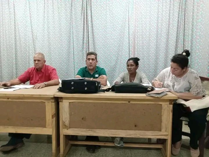mariofsabines's tweet photo. 👉 En el municipio Los Arabos el central Mario Muñoz ratifica ante las autoridades del #PCC y el @gpppmatanzas que en las próximas horas arranca la zafra diversificada y la producción de azúcar.
#Matanzas #MatancerosEnVictoria
@SuselyMorfaG @gpppmatanzas https://t.co/ut3YB7c19Q