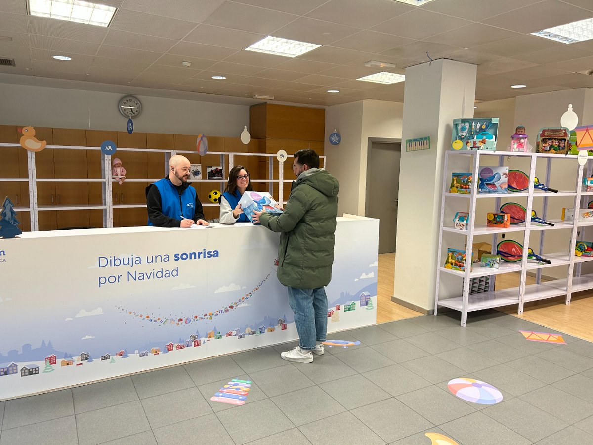 ¡Nuestros locales ya están abiertos! ¡Dona juguetes y lleva sonrisas a Ucrania! ¡Nuestros #VoluntariosABANCA y @Afundacion_org os esperan!

📍 A Coruña, Juana de Vega, 35
📍 Vigo, Policarpo Sanz, 17

👉 dibujarsonrisas.abanca.com 

#AGAUcraína @SaveChildrenEs @CruzRojaEsp