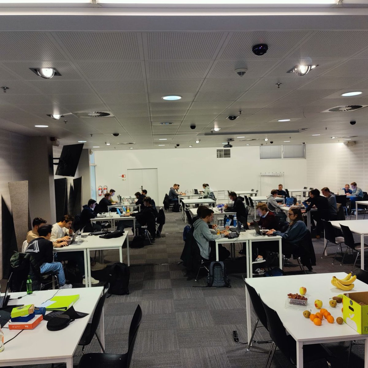 aibyexample's tweet image. Heeft Fruit At Work de vruchten geplukt van jouw uitvinding? 🍎🧠

De winnaar van de eerste hackathon van AI by example is bekend.🙌 Lees hier meer over de succesvolle hackathon💪&amp;gt;&amp;gt; bit.ly/3FgYZ0g

- met partners @HogeschoolPXL, @uhasselt en @VLAIO_be