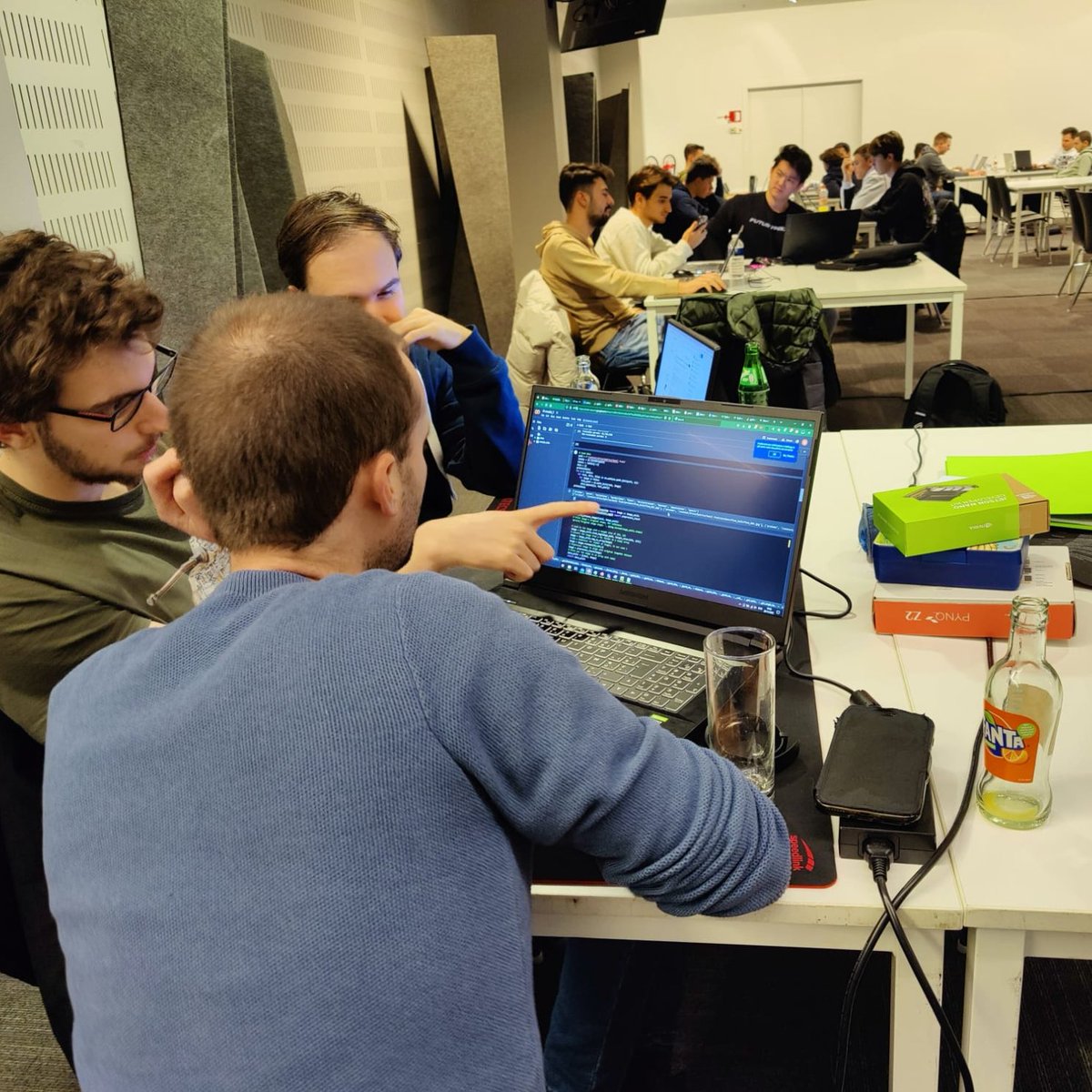 aibyexample's tweet image. Heeft Fruit At Work de vruchten geplukt van jouw uitvinding? 🍎🧠

De winnaar van de eerste hackathon van AI by example is bekend.🙌 Lees hier meer over de succesvolle hackathon💪&amp;gt;&amp;gt; bit.ly/3FgYZ0g

- met partners @HogeschoolPXL, @uhasselt en @VLAIO_be