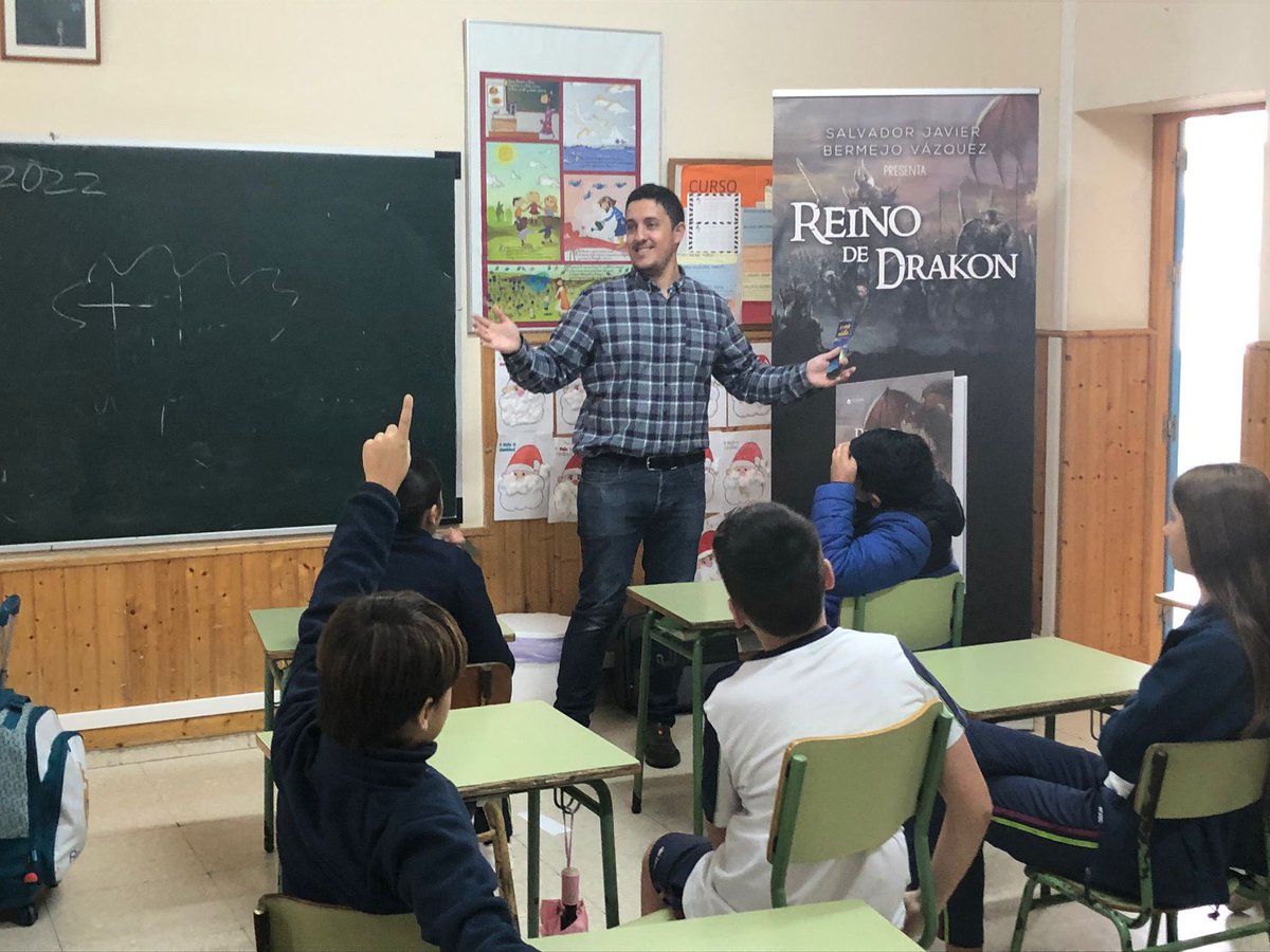 ReinodeDrakon's tweet photo. Hoy hemos estado disfrutando de las aventuras de clara y Andrés con el libro Reino de Drakon, en el colegio San José Virgen de la Palma. Muchas gracias por la oportunidad. Es un placer fomentar la lectura gracias al proyecto educativo “La Huella de la Lectura ”. https://t.co/oBMaAXe3P4