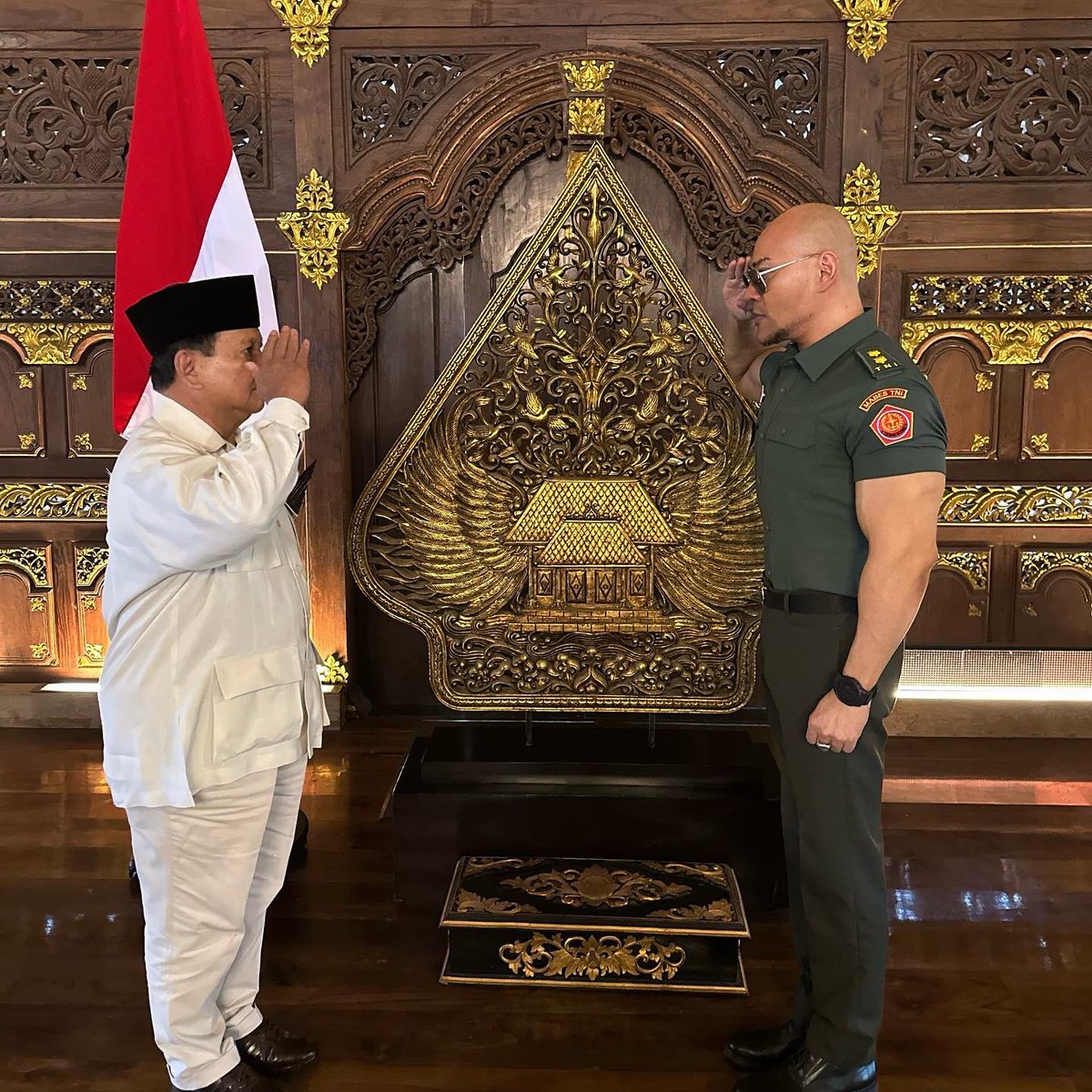 Penganugerahan Pangkat Letnan Kolonel Tituler TNI AD. An honor and proud. Oleh Bapak Menhan Prabowo Subianto. Di sahkan oleh Panglima TNI Andika Perkasa dan KASAD Dudung Abdurachman. TNI BERSAMA RAKYAT NEGARA KUAT.