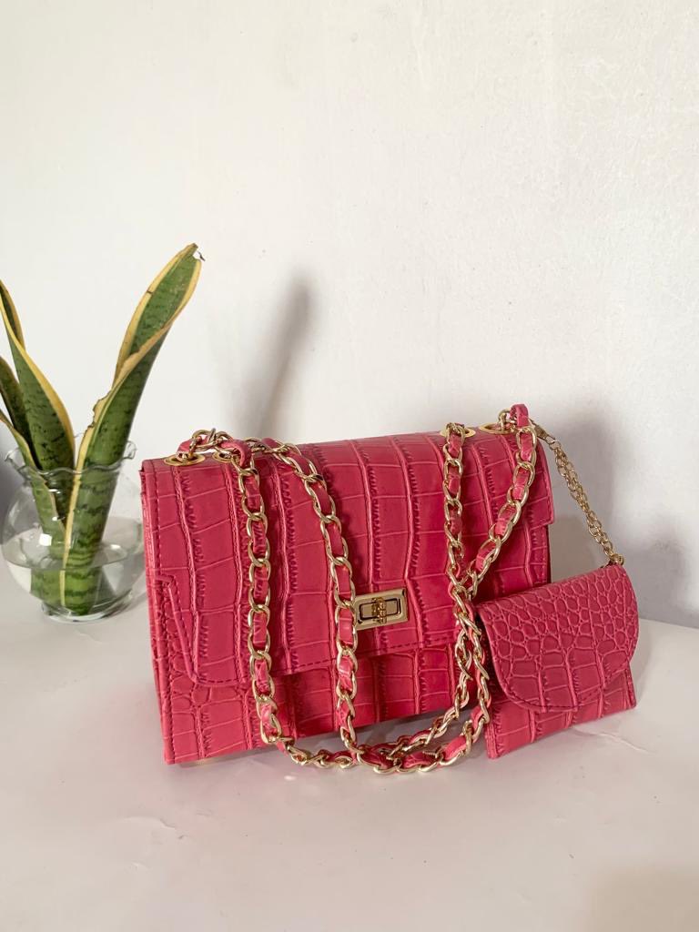 thewomenorbit's tweet photo. Looking for where to get the perfect handbags?
@olubunmiee__ runs an handmade bag brand. Bringing you different bags of different sizes at affordable prices.
Send them a DM to place your order.
Please do well to patronize them and retweet.
#twomarketplace https://t.co/X7NbFg80AP