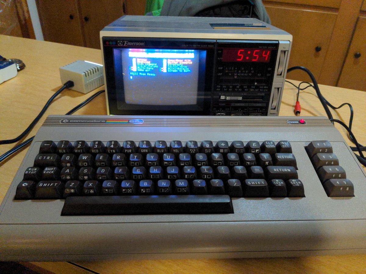 defrisselle's tweet photo. RT @prokyonid@mastodon.sdf.org
Later on Dec. 4th: At the request of yrabbit I took some photos of the stuff I said I did.
#retrocomputing #commodore64 #c64 #retrobattlestations
https://t.co/u1NqMWOH8m https://t.co/nalmxammL8