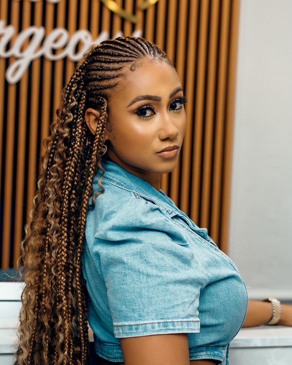 SilverHairgh's tweet photo. Different shades of Hajia💕
____________________________
💓 Walk-in allowed
📍Madina & Osu
📱 0243760361 & 0594449002
____________________________
#stitchbraids #spiralbraids #cornrowstyles #accra #osu #fauxlocs #knotlessbraids #knotlessbraids
#silverhairgh #locs #Ghana https://t.co/HLJU80CMaj