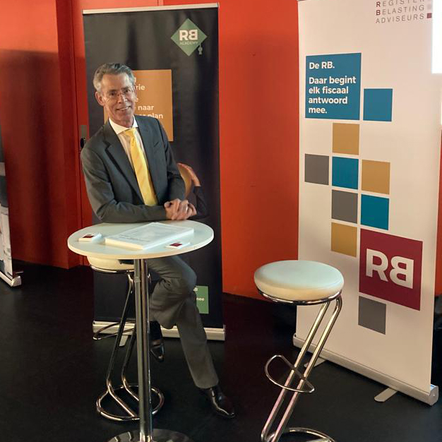 Het RB reist van de Intermediairdagen in Egmond aan Zee door naar het SRA Congres in Utrecht, waar collega's Peter Goossens en Bart van Ommeren (vandaag achter de camera in plaats van ervoor) namens het RB aanwezig zijn. Zin in een praatje? Loop vooral langs! #SRAcongres