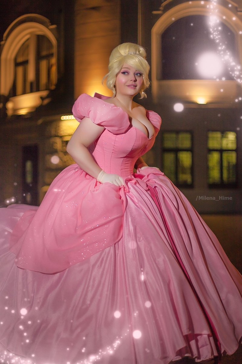 Who is your pinky cake this month? Yes, it is me, Charlotte ❤️ 
#princessandthefrog #charlottelabouf