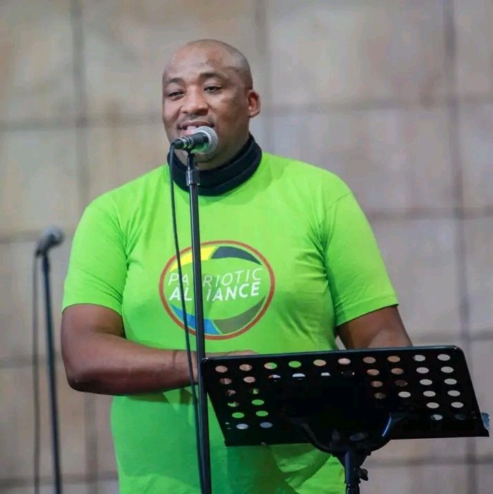 PatrioticMedia1's tweet photo. @VotePA_SA mayor , Anthony Mietas and speaker, Maria Chadow, were deposed in Hoogland in Karoo after a motion of no confidence precipitated by DA which was supported by FF+. https://t.co/PIi4H1mfOB