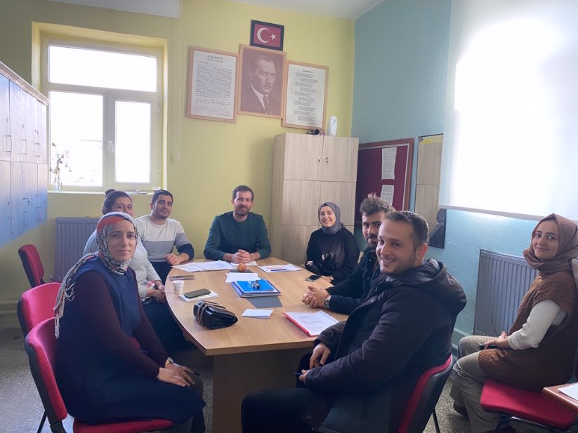 BingolIlk's tweet photo. Okulumuz öğretmenleri ile EFOR Ölçme ve Değerlendirme Sınavı analizi yapıp bundan sonra yapılması gerekenleri konuştuk. Ayrıca “Sağlıklı Nesil Sağlıklı Gelecek” yarışması hakkında bilgilendirme yapıldı. @halilyucel6060 @halukcakan12 @yusuf_tokus @12AKINCI @ilyaserdogann https://t.co/bRaPeurpks