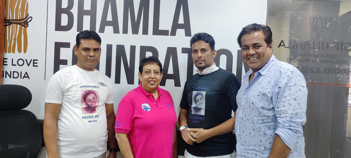 SheilaSandhu's tweet image. Recce of school done today n actually glad we decided on it. Children will hv a small little playground finally.
Volunteers frm @bhamlafoundatio prepping up for #SidhartShukla&apos;s birthday event on 12/12.

Had 1 of Sid&apos;s fav dishes Yakni Pulao cooked by Mrs Bhamla n it was yummy.