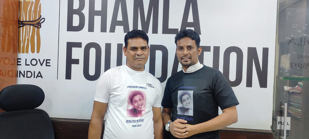 SheilaSandhu's tweet image. Recce of school done today n actually glad we decided on it. Children will hv a small little playground finally.
Volunteers frm @bhamlafoundatio prepping up for #SidhartShukla&apos;s birthday event on 12/12.

Had 1 of Sid&apos;s fav dishes Yakni Pulao cooked by Mrs Bhamla n it was yummy.