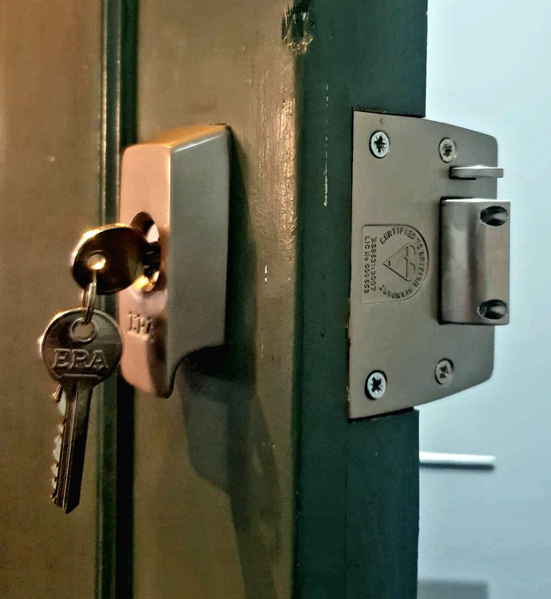IKSLocksmiths's tweet image. Front door security upgraded in time for Christmas.
A British Standard nightlatch and Euro Deadlock installation on a flat on Abbey Road NW8
Contact us on 0203 284 1045 
#bestlocks #highsecurity #britishstandard #locksmith #london #masterlocksmithsassociation #locallocksmith