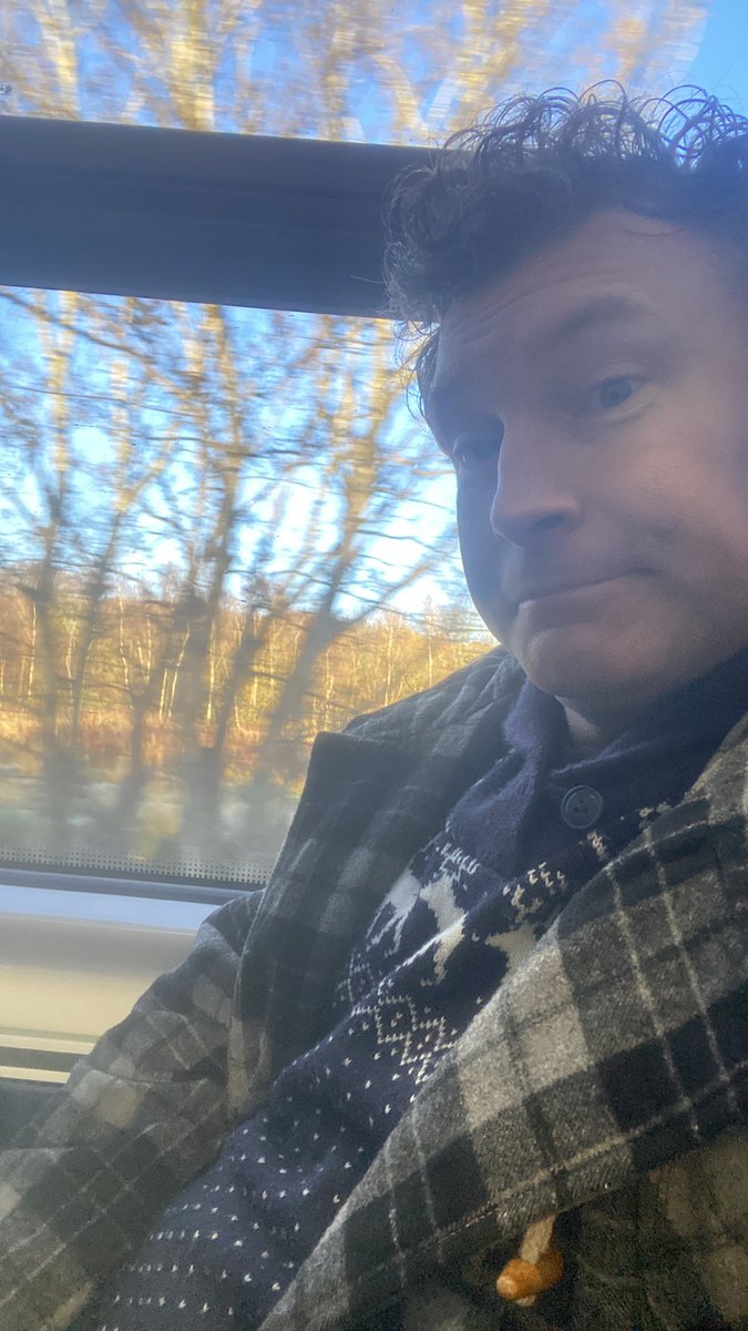 #TrainSelfie

Off to that there London for 30, that’s Thirty minutes of hard work.