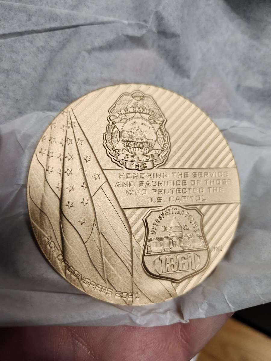 libradunn's tweet image. Man, this is beautiful 😍 
I&apos;m truly in awe. What a tremendous honor. Humbling 🖤
Congressional Gold Medal 🏅 
📸: @SemperWry