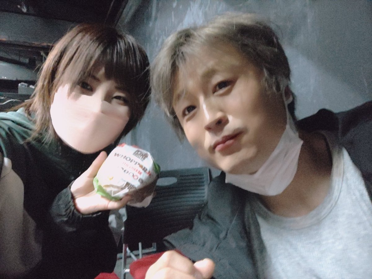 satoe__usagi's tweet photo. 『ANAΓKH～宿命の女神～』 

3日目2ステ終了しました！！
ご来場くださった皆さま
ありがとうございました✨

今日のご飯は主演の木暮さんから
ハンバーガーをいただきました🍔
ありがとうございます！

明日もシアター711で
お待ちしてます( ◉ω◉ )

 #劇団天動虫 https://t.co/WiGJCpryAl