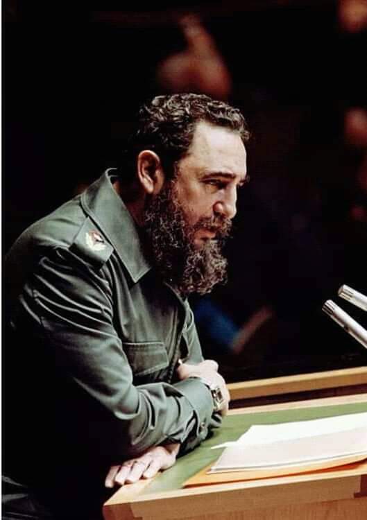 #FidelPorSiempre: "Este partido es fruto de la Revolución misma. La Revolución trajo al mundo al partido, y ahora el partido lleva adelante la Revolución. El partido es un vehículo por excelencia y la garantía de su continuidad histórica". #Cuba #UnidadYContinuidad