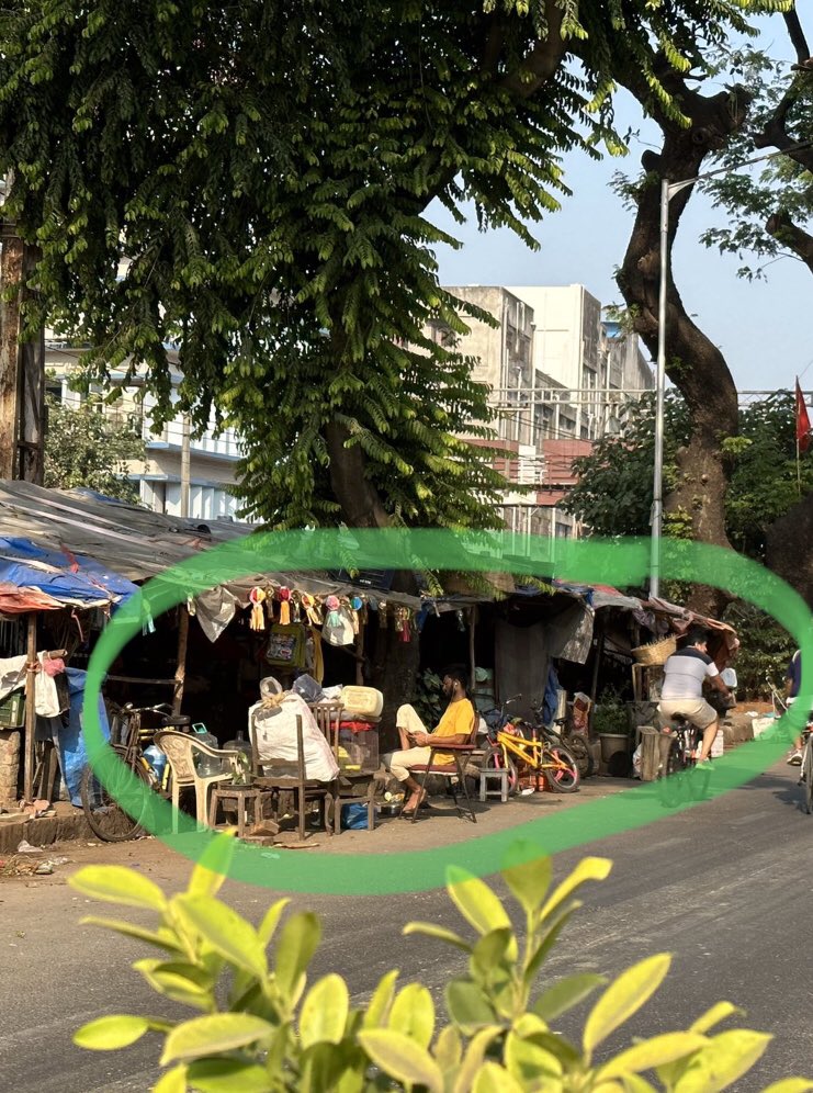 Mumbaikar99's tweet photo. @mybmcWardC @dvkesarkar What a joke @mybmc  @mybmcWardC . No actions against them after repeated complaints and you are talking about cleanliness…
#Mumbai #Encroachment #BMC https://t.co/CK66ySwZsA