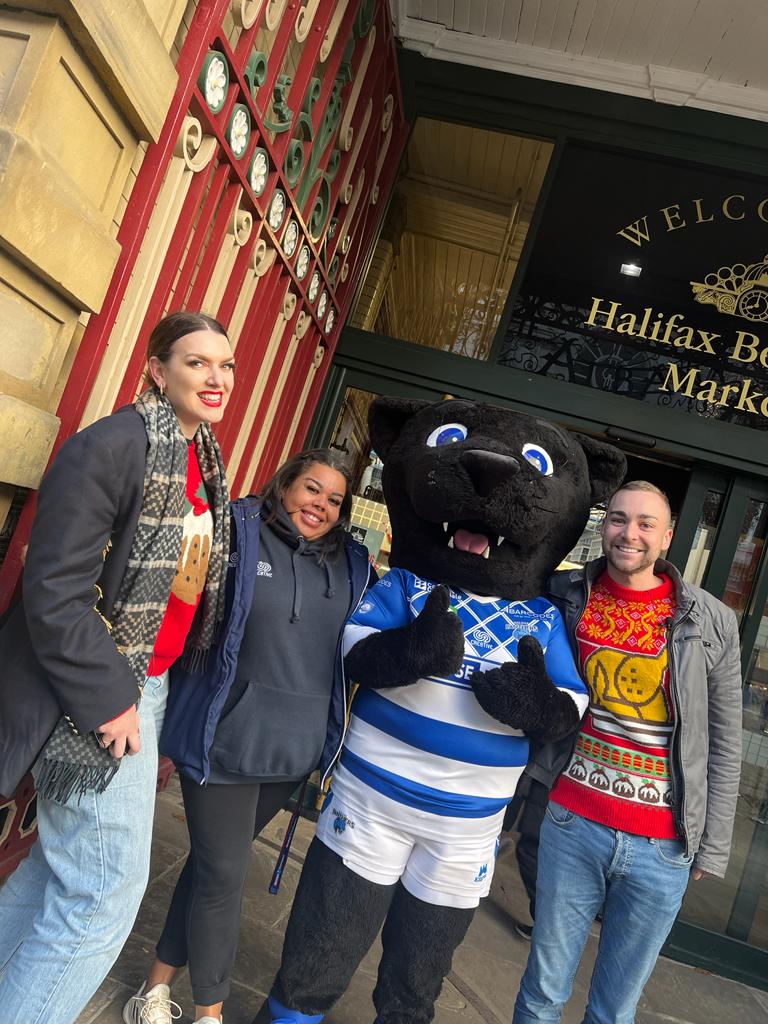 HalifaxPanthers's tweet photo. MISSION FOR CHRISTMAS CAROL-OKE WITH @Pulse1Radio 🎅

Out in the community today singing Carols around shops and cafes in Halifax town centre in aid of Mission Christmas. There's still time to donate here: https://t.co/bttncksX9A

#PanthersInTheCommunity #MissionChristmas https://t.co/ZYAcTAfRmZ