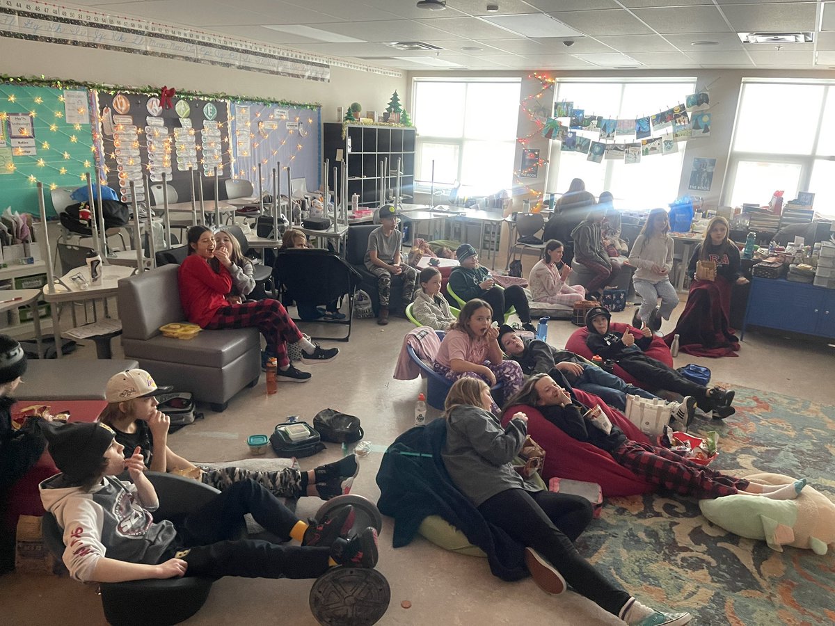 What a great way to end a great Christmas-y week! #6N filled our marble jar &amp; earned a PJ/Popcorn/Movie Party! #canteenwasopentoo #allthetreats <a href="/IRIC_WC/">IRIC</a>
