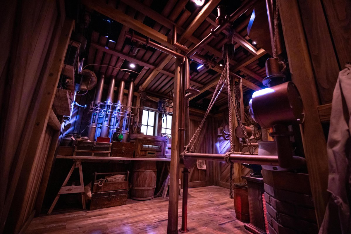 UniversalORL's tweet image. BREAKING: Universal&apos;s Great Movie Escape Room in City Walk is Now Open!

From evading an apex predator in Jurassic World: Escape, to the time-traveling chaos of Back to the Future: OUTATIME, this is no ordinary escape room experience. #GreatMovieEscape