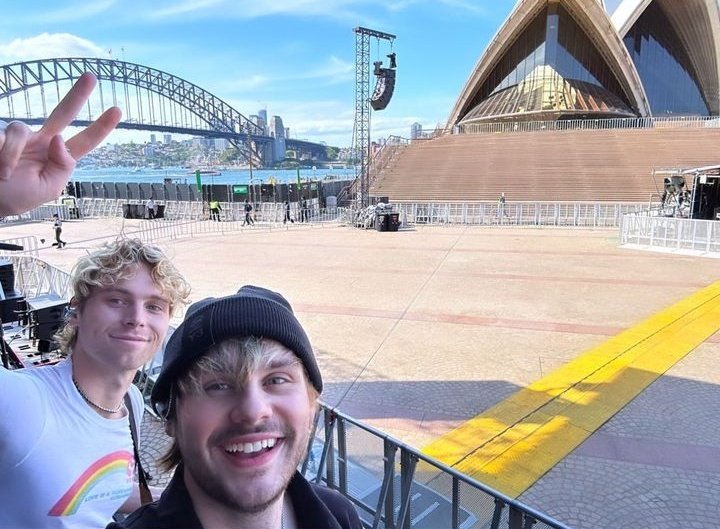 they look so happy <3