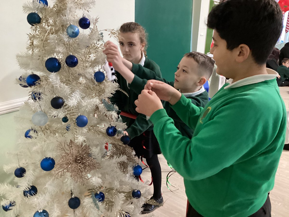 MeadowsideElder's tweet photo. Final job of the day: hanging the decorations on the tree! @MeadowsideCPSch #MeadowsideDT https://t.co/pQ49RCGU4N