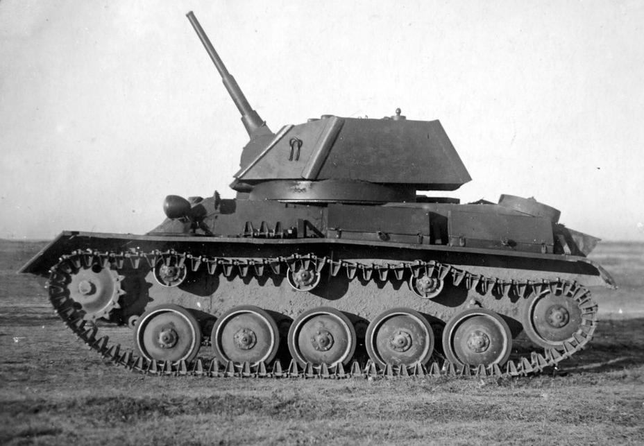 Tank_Archives's tweet photo. The T-80 tank was accepted into service #OTD in 1942. It was an improvement over the T-70B, but due to the changing role of the light tank on the battlefield very few were actually produced. #tanks #history #WW2 https://t.co/2RvjIJarKt
